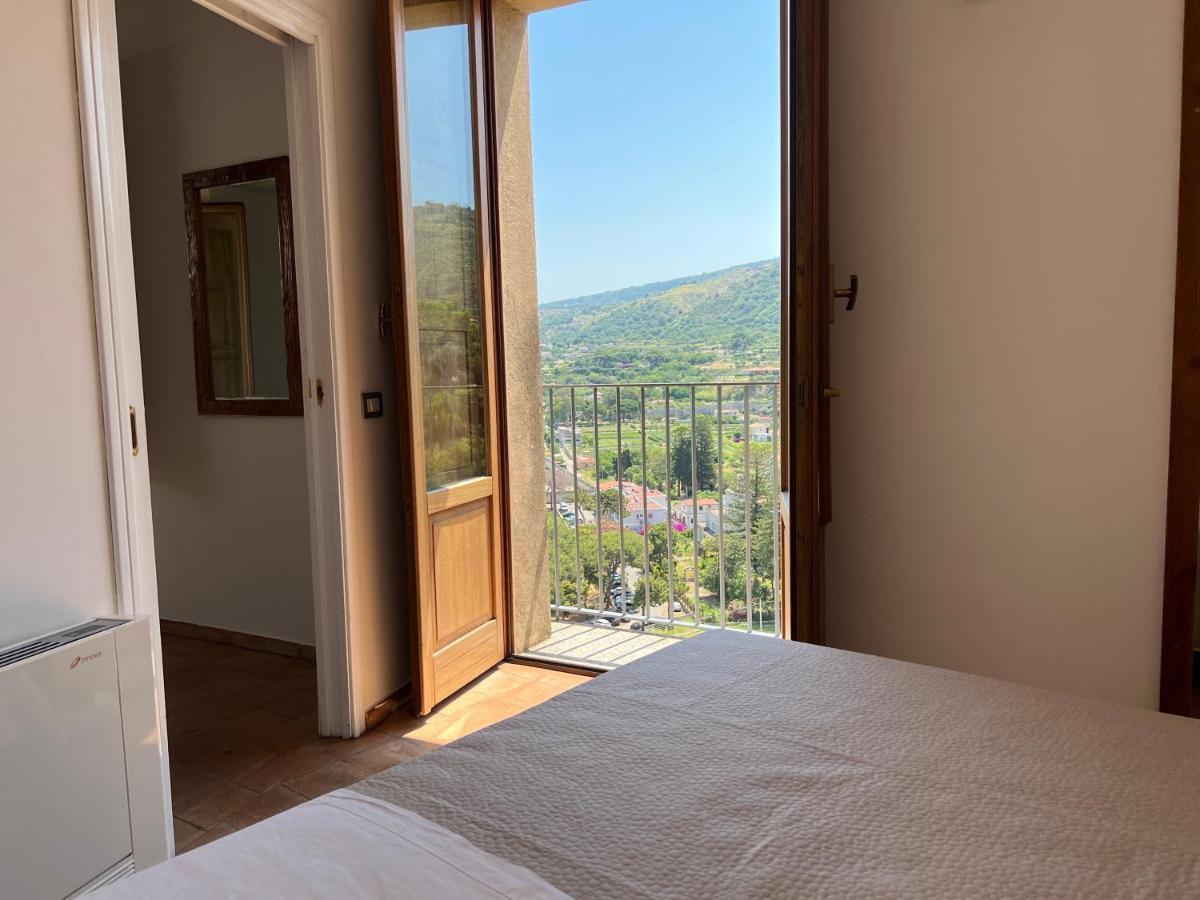 La Rupe Apartments Тропеа Екстериор снимка