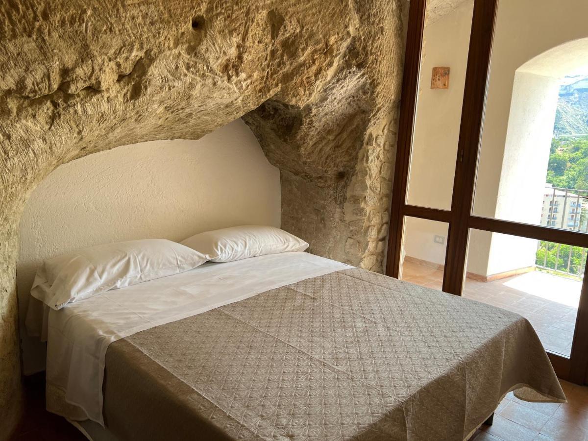 La Rupe Apartments Тропеа Екстериор снимка