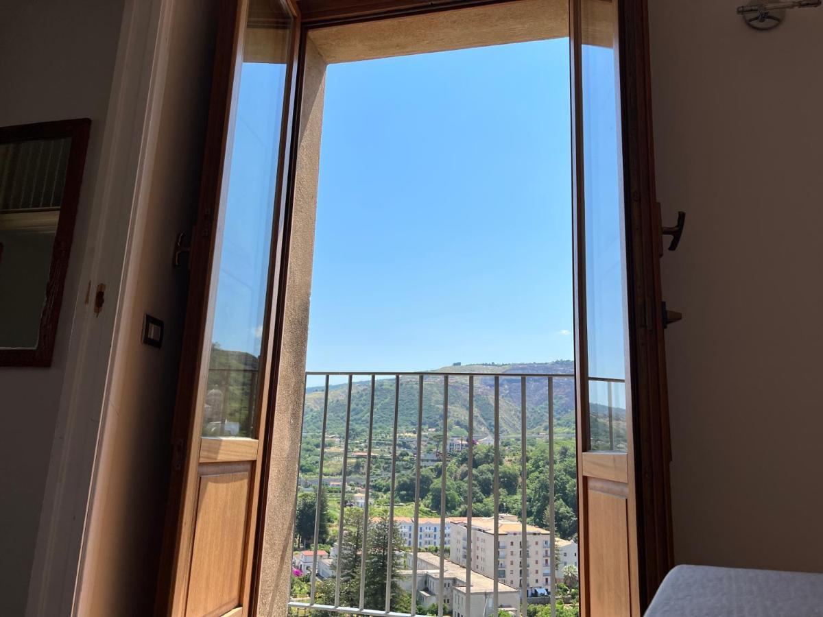 La Rupe Apartments Тропеа Екстериор снимка